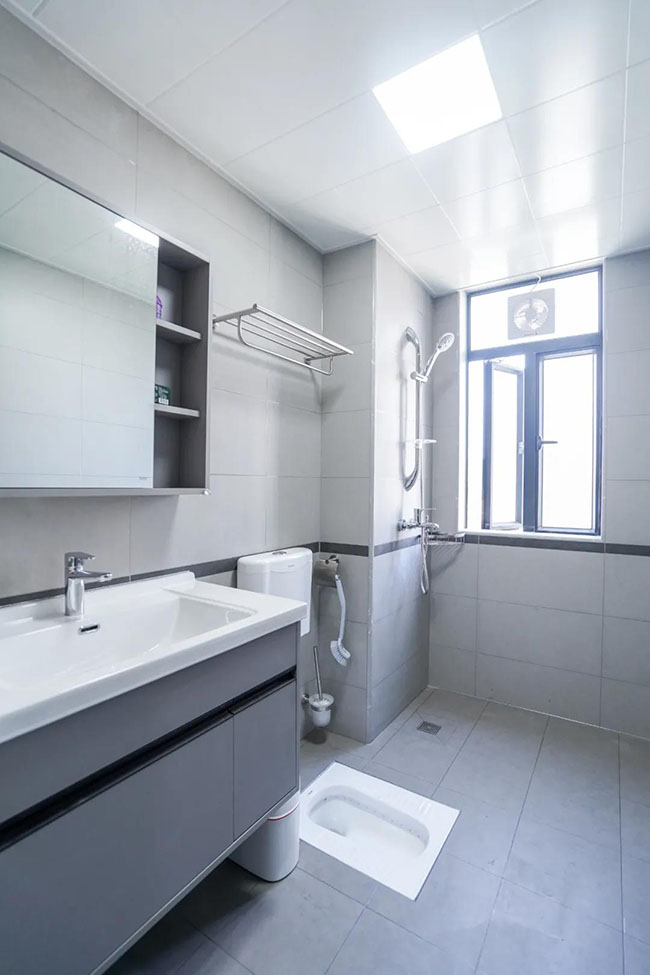 105㎡三居室，用冷暖色調(diào)碰撞出年輕人有趣的簡(jiǎn)約生活。